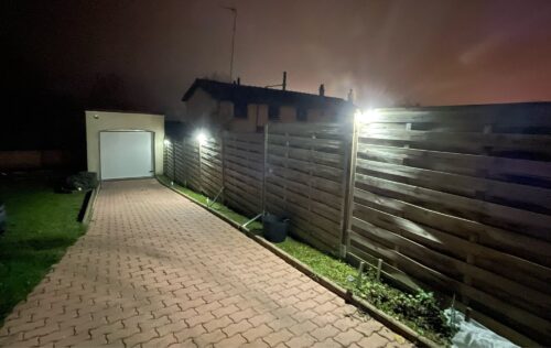 Lampa solara LED cu senzori de miscare